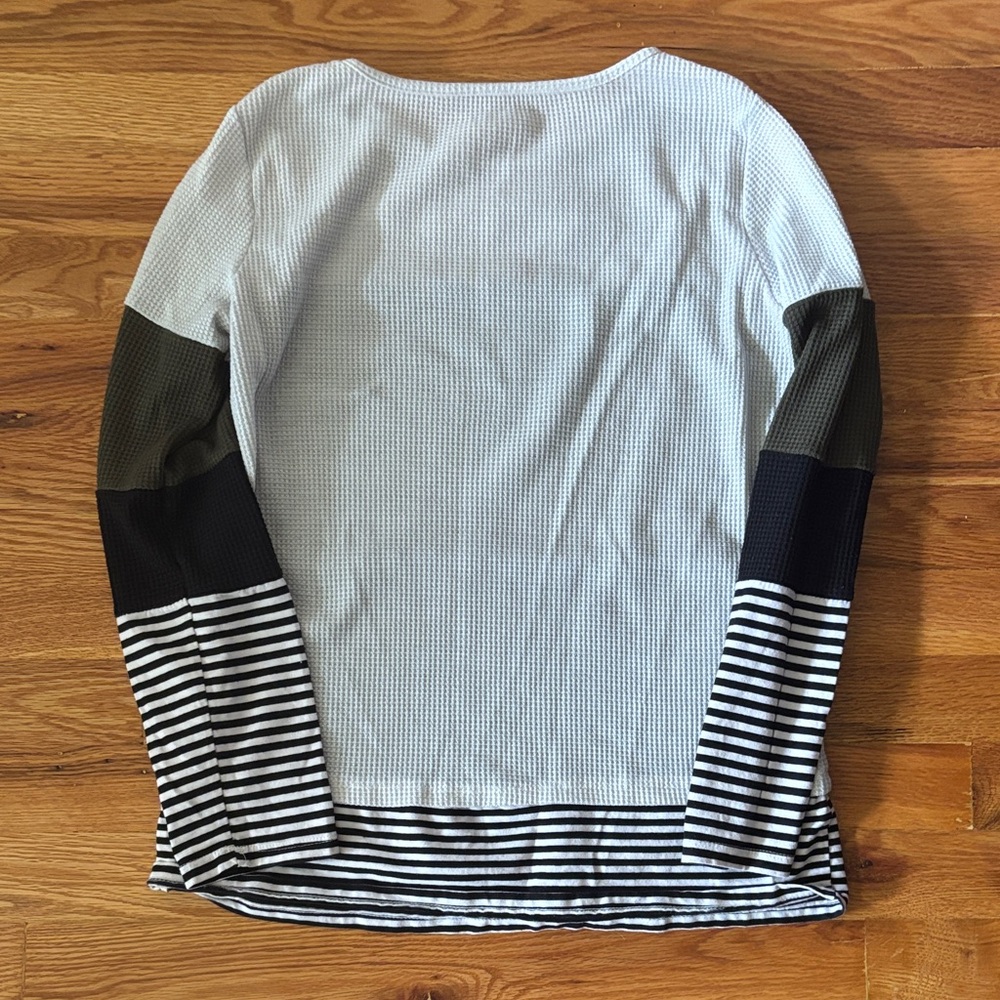 Colorblock Long Sleeve Top - Picture 2 of 2